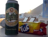Mythos ja Tucit omalla terassilla * Miksi aina muualla on kaikkea kivaa, muttei kotona... okei Santorinin kotona oli... * 769 x 600 * (61KB)